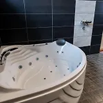 West Ellivuori - High Quality 6br With Jacuzzi Holiday home *