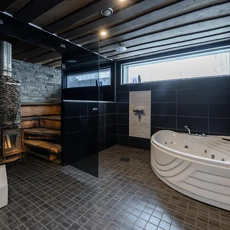 Loma-asunnot West Ellivuori - High Quality 6br With Jacuzzi *