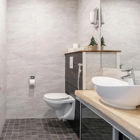 West Ellivuori - High Quality 6br With Jacuzzi Loma-asunnot